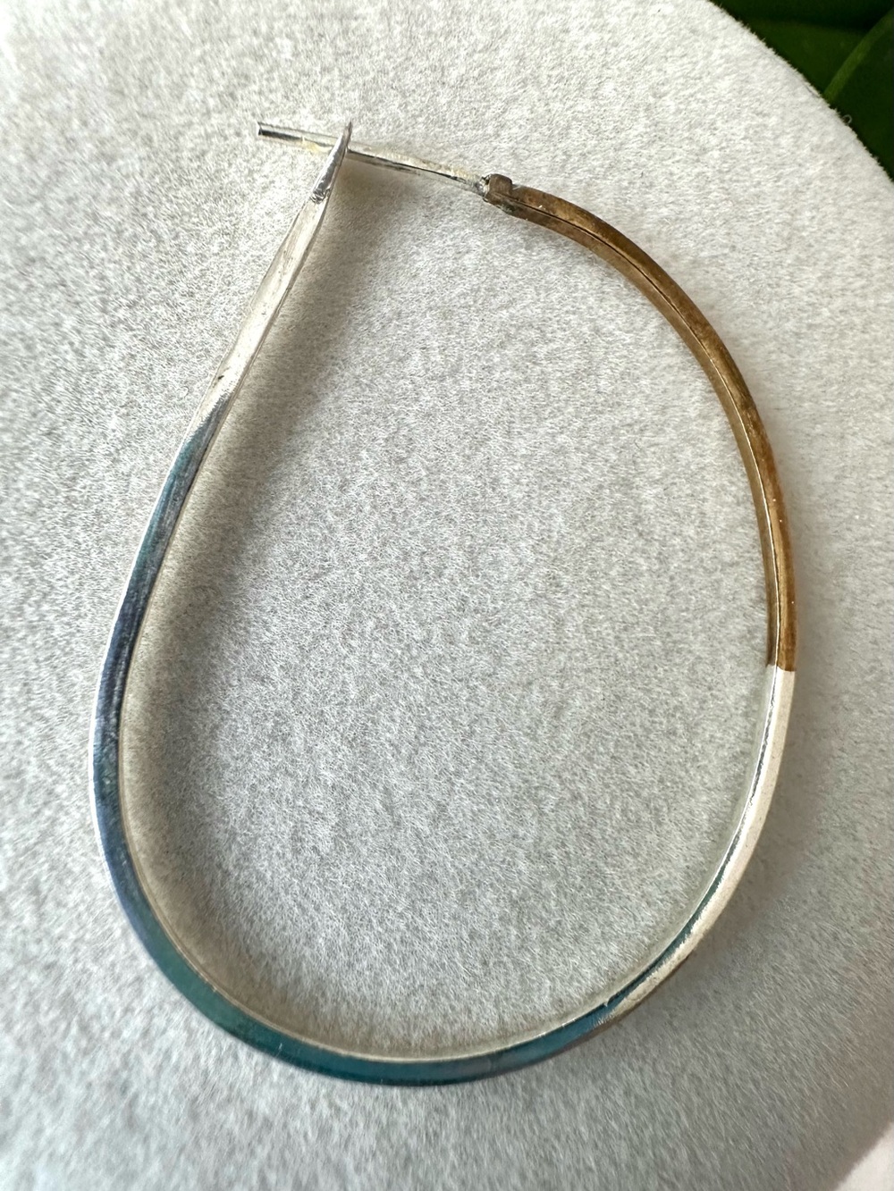 Two-Tone Teardrop Hoop Earrings Silver Gold Tone Modern Minimalist - Picture 3 of 7